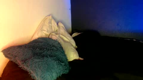 oliver_laid_2023 online show from 01/18/25, 02:02