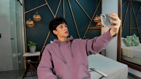 Snapshot of oliver_laurent chatting on 04/08/26, 01:11 OLIVER online show from 04/08/26, 01:11