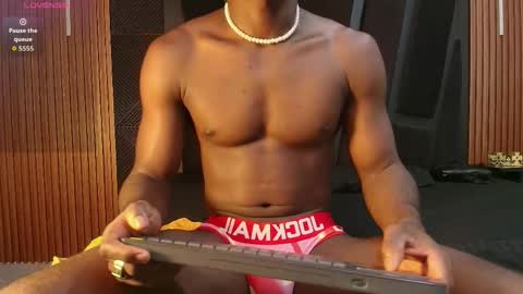 OLIVER LAURENT online show from 04/22/26, 11:28