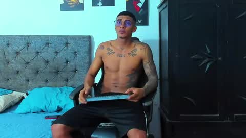 oliver_smith_2 online show from 05/13/26, 04:48