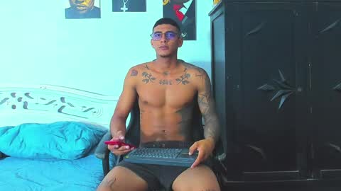 oliver_smith_2 online show from 05/18/26, 04:35