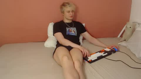 Oliver online show from 04/25/26, 01:19