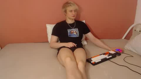 Snapshot of oliver_sweet_ chatting on 05/01/26, 01:32 Oliver online show from 05/01/26, 01:32