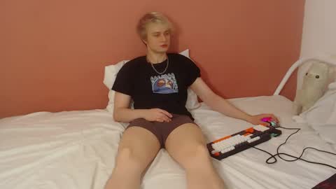 Snapshot of oliver_sweet_ chatting on 05/29/26, 01:25 Oliver online show from 05/29/26, 01:25