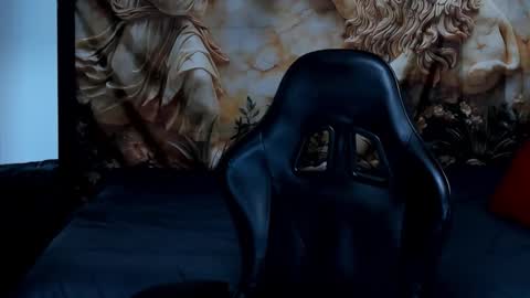 oliver_tommy online show from 11/12/25, 01:11