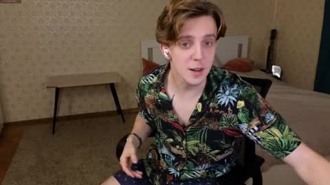 Snapshot of oliver_travis chatting on 12/07/24, 01:03 Oliver Evans online show from 12/07/24, 01:03