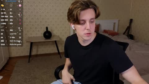 Snapshot of oliver_travis chatting on 12/10/24, 12:39 Oliver Evans online show from 12/10/24, 12:39