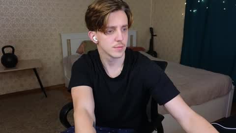 Snapshot of oliver_travis chatting on 12/19/24, 12:02 Oliver Evans online show from 12/19/24, 12:02