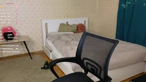 Snapshot of oliver_travis chatting on 12/22/24, 02:28 Oliver Evans online show from 12/22/24, 02:28