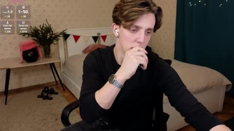 Snapshot of oliver_travis chatting on 01/02/25, 10:55 Oliver Evans online show from 01/02/25, 10:55