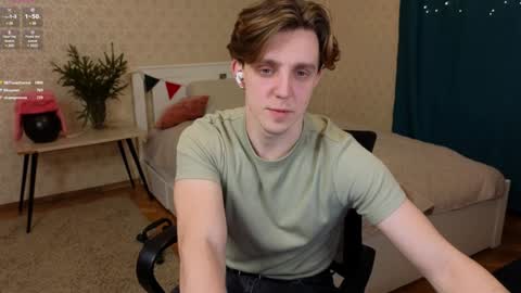 Snapshot of oliver_travis chatting on 01/10/25, 02:25 Oliver Evans online show from 01/10/25, 02:25