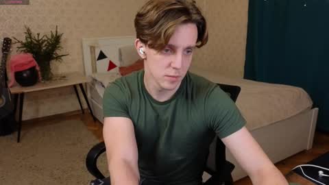 Snapshot of oliver_travis chatting on 01/12/25, 11:58 Oliver Evans online show from 01/12/25, 11:58