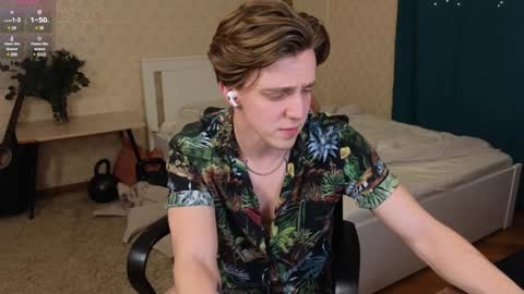 Snapshot of oliver_travis chatting on 02/04/25, 11:38 Oliver Evans online show from 02/04/25, 11:38