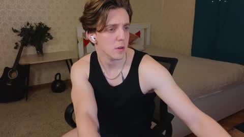 Snapshot of oliver_travis chatting on 02/09/25, 12:39 Oliver Evans online show from 02/09/25, 12:39