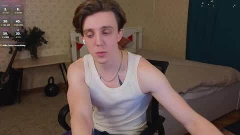 Snapshot of oliver_travis chatting on 02/10/25, 11:13 Oliver Evans online show from 02/10/25, 11:13