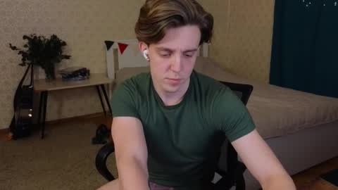 Snapshot of oliver_travis chatting on 02/22/25, 12:27 Oliver Evans online show from 02/22/25, 12:27