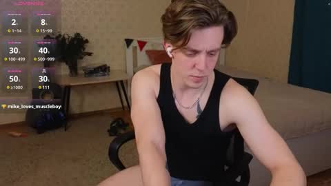 Snapshot of oliver_travis chatting on 02/23/25, 09:59 Oliver Evans online show from 02/23/25, 09:59