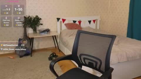 Snapshot of oliver_travis chatting on 02/24/25, 01:02 Oliver Evans online show from 02/24/25, 01:02