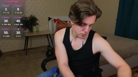 Snapshot of oliver_travis chatting on 09/15/25, 01:49 Oliver Evans online show from 09/15/25, 01:49