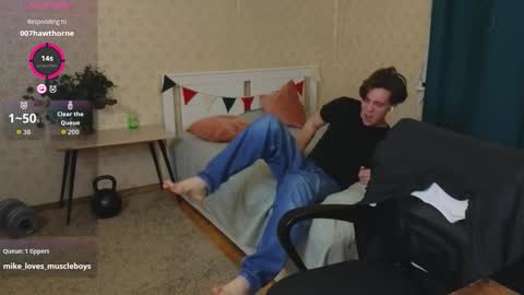 Snapshot of oliver_travis chatting on 10/06/25, 12:41 Oliver Evans online show from 10/06/25, 12:41