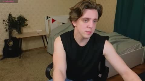 Snapshot of oliver_travis chatting on 11/19/25, 12:32 Oliver Evans online show from 11/19/25, 12:32