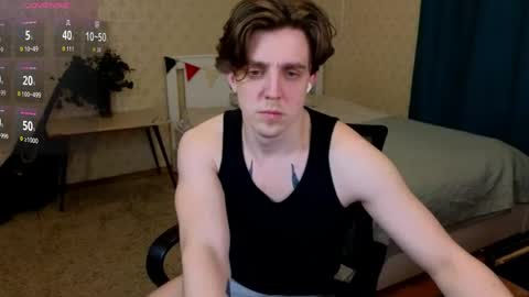 Snapshot of oliver_travis chatting on 04/12/26, 03:33 Oliver Evans online show from 04/12/26, 03:33