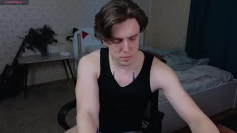 Snapshot of oliver_travis chatting on 04/21/26, 03:46 Oliver Evans online show from 04/21/26, 03:46