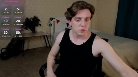 Snapshot of oliver_travis chatting on 04/25/26, 03:42 Oliver Evans online show from 04/25/26, 03:42