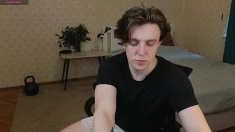 Snapshot of oliver_travis chatting on 05/11/26, 04:07 Oliver Evans online show from 05/11/26, 04:07