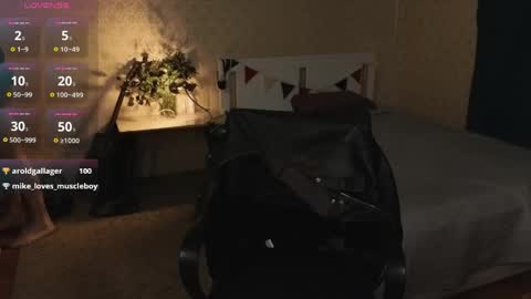 Snapshot of oliver_travis chatting on 05/19/26, 02:51 Oliver Evans online show from 05/19/26, 02:51