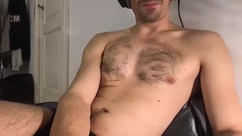 oliverbisbis1 online show from 10/16/25, 12:00