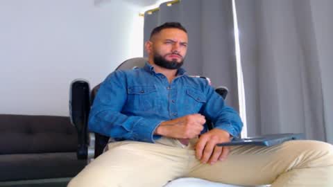 oliver online show from 10/22/25, 12:38