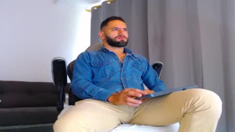 oliver online show from 12/02/25, 12:10