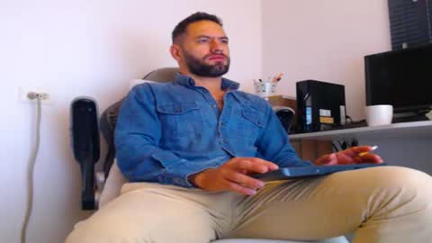 oliver online show from 12/19/25, 12:34