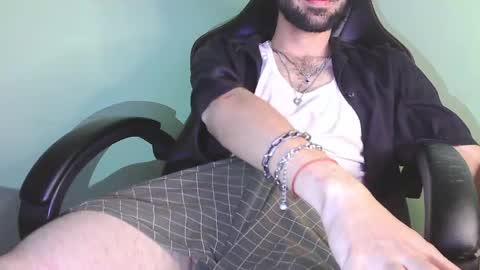 Snapshot of olivereff chatting on 04/30/26, 01:34 Oliver online show from 04/30/26, 01:34