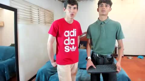 Snapshot of oliverhot2005 chatting on 02/08/25, 07:49 oliverhot2005 online show from 02/08/25, 07:49