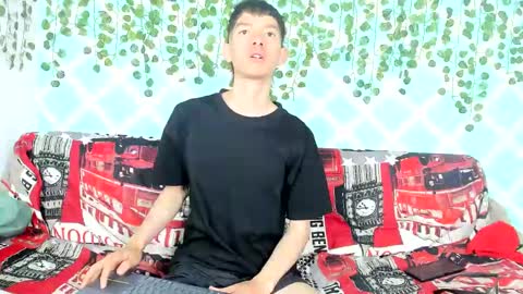 Snapshot of oliverhot2005 chatting on 02/18/25, 12:39 oliverhot2005 online show from 02/18/25, 12:39