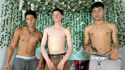 oliverhot_2005 online show from 02/23/25, 07:38