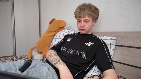 oliver online show from 04/24/26, 10:07