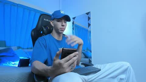 oliverthompson_01 online show from 04/24/26, 03:53