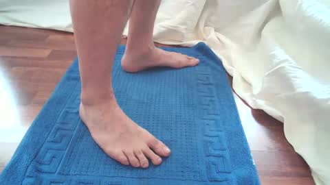 oliverthomsen2 online show from 01/25/25, 08:42