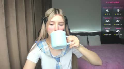 Olivia online show from 11/23/25, 06:13