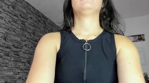 Snapshot of olivia22love chatting on 02/15/25, 03:17 ..................................... 500 am- 1200 pm GMT-5 online show from 02/15/25, 03:17