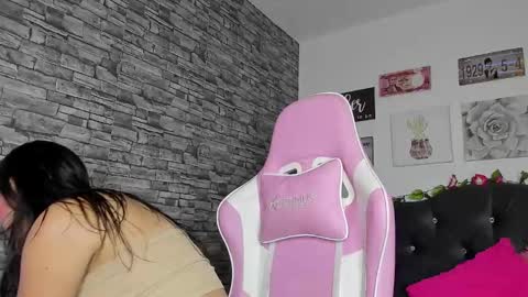 Snapshot of olivia22love chatting on 02/27/25, 11:41 ..................................... 500 am- 1200 pm GMT-5 online show from 02/27/25, 11:41