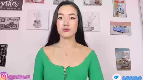 Snapshot of olivia22love chatting on 09/25/25, 02:21 ..................................... 500 am- 1200 pm GMT-5 online show from 09/25/25, 02:21