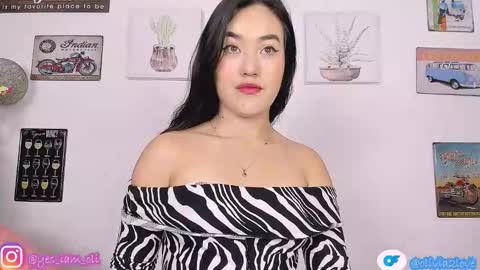 Snapshot of olivia22love chatting on 10/01/25, 12:44 ..................................... 500 am- 1200 pm GMT-5 online show from 10/01/25, 12:44