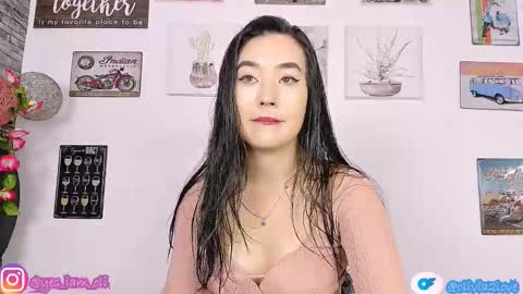 Snapshot of olivia22love chatting on 10/16/25, 03:35 ..................................... 500 am- 1200 pm GMT-5 online show from 10/16/25, 03:35