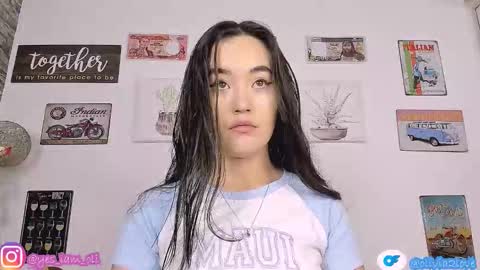 Snapshot of olivia22love chatting on 10/24/25, 11:39 ..................................... 500 am- 1200 pm GMT-5 online show from 10/24/25, 11:39