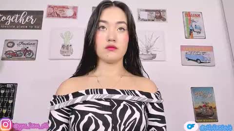 Snapshot of olivia22love chatting on 10/28/25, 11:14 ..................................... 500 am- 1200 pm GMT-5 online show from 10/28/25, 11:14