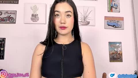 Snapshot of olivia22love chatting on 10/31/25, 11:55 ..................................... 500 am- 1200 pm GMT-5 online show from 10/31/25, 11:55